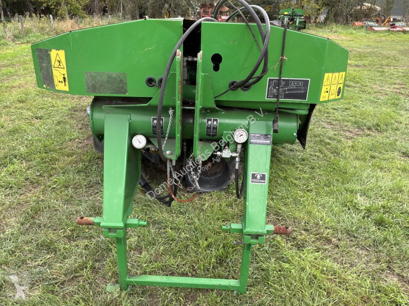 Fenaison John Deere 331