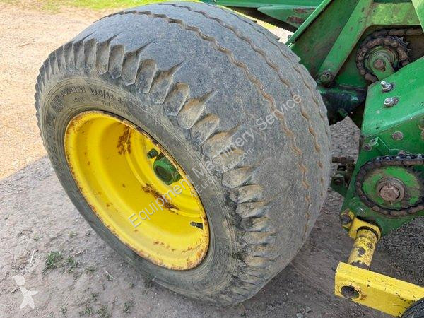 John Deere  580 haymaking
