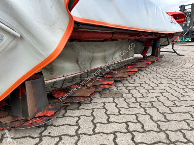 Szénakaszálás Kuhn 4411 FF