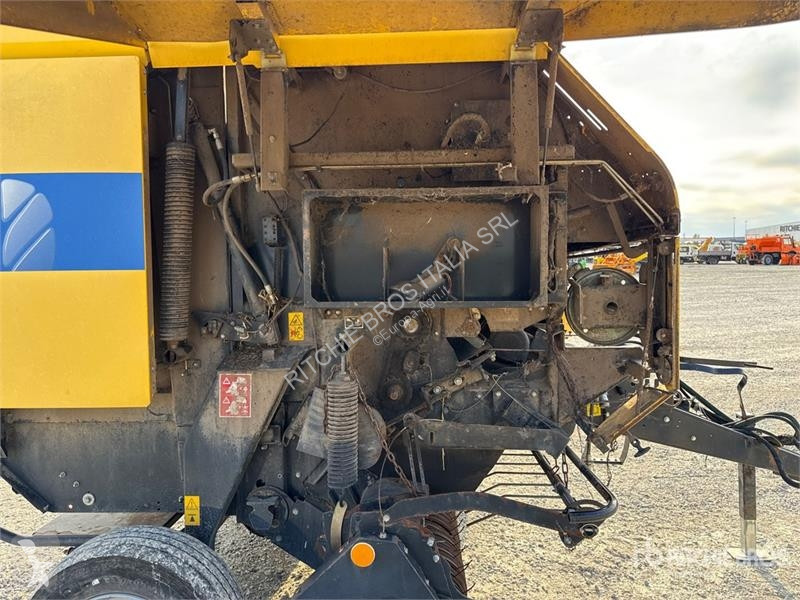 Henificación New Holland BR7070