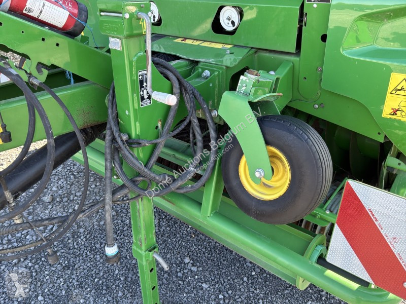 Fenaison John Deere V461M