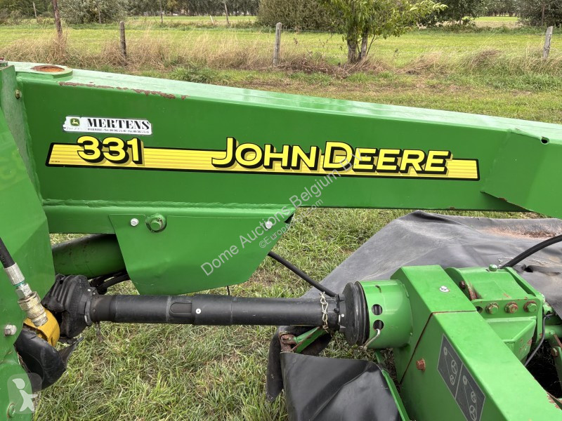 Fenaison John Deere 331