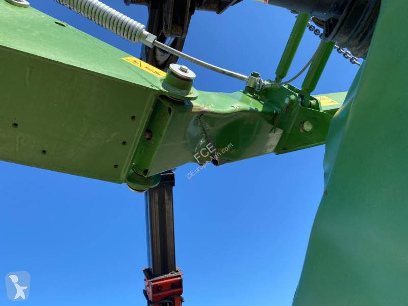 Henificación Krone EASY CUT R360 endommagé