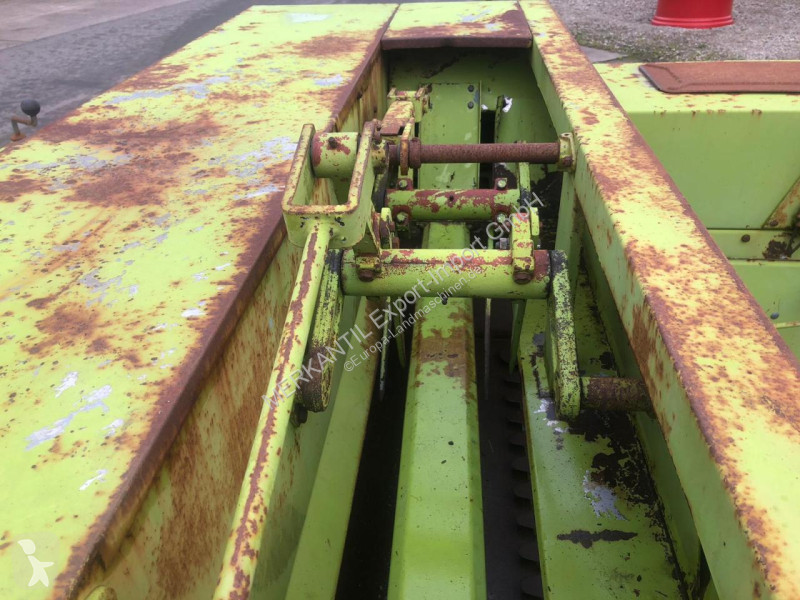 Claas  Markant 50 haymaking
