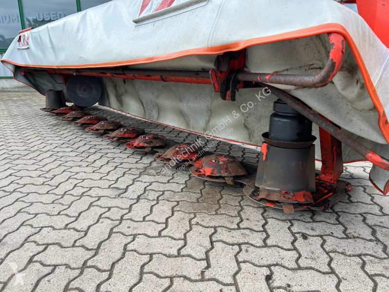 Szénakaszálás Kuhn 4411 FF