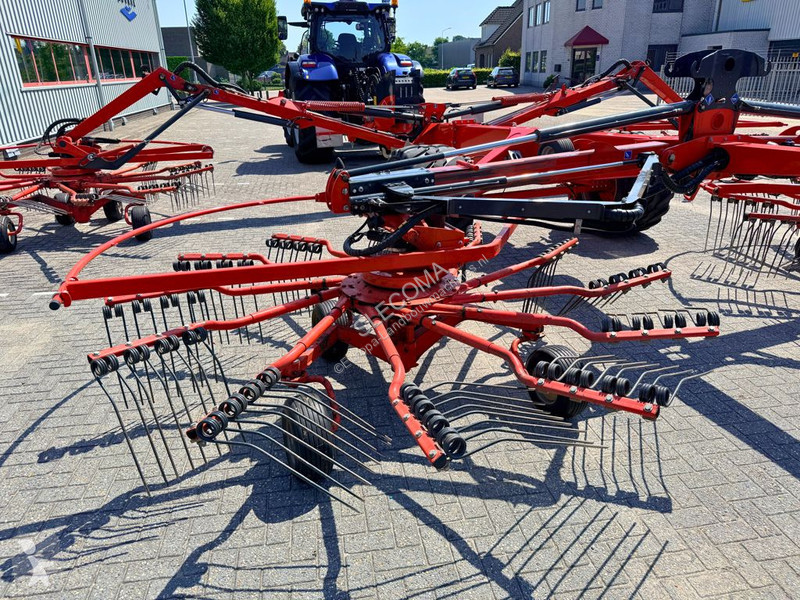 Kosenie lúk a sušenie sena Kuhn 13131 4-Rotorhark