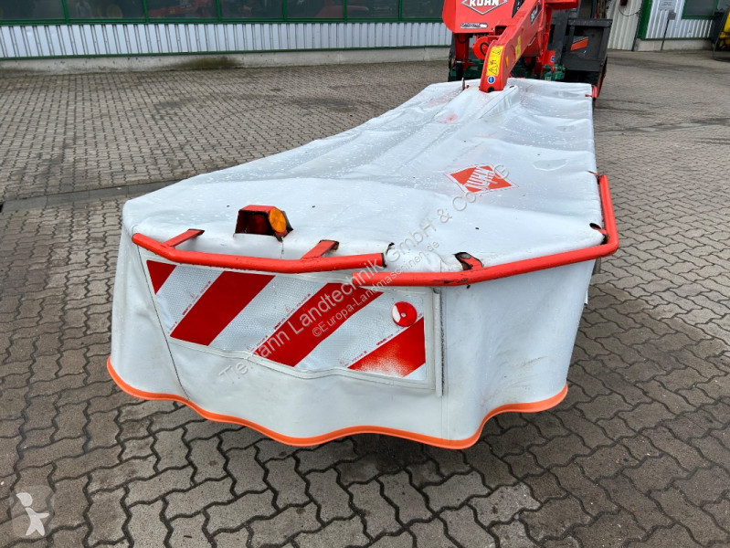 Szénakaszálás Kuhn 4411 FF