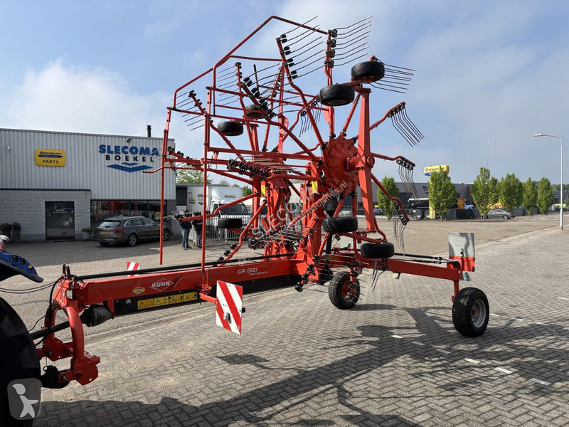 Henificación Kuhn 8121 Cirkelhark