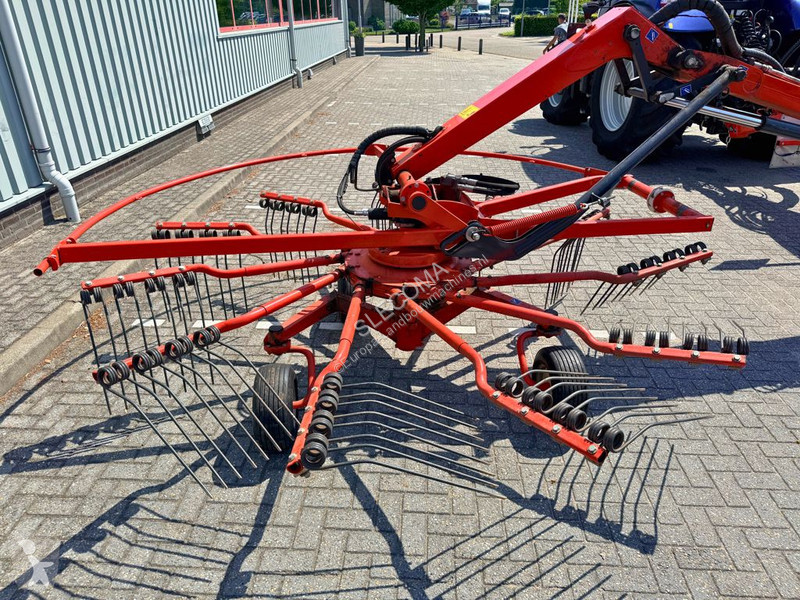 Kosenie lúk a sušenie sena Kuhn 13131 4-Rotorhark