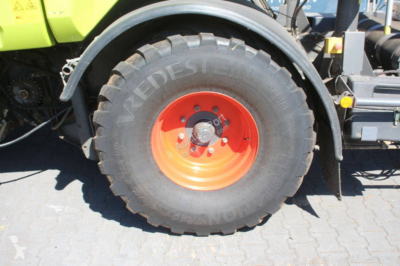 Fenaison Claas Rollant 455