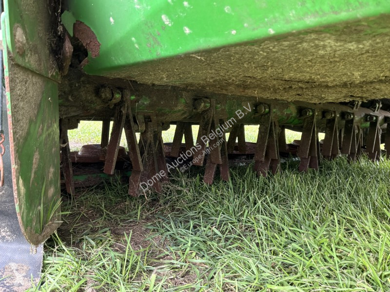 Fenaison John Deere 331