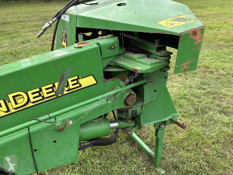 Fenaison John Deere 331