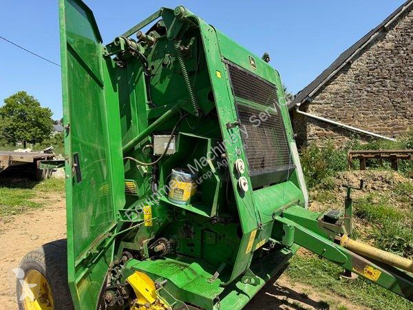 John Deere  580 haymaking