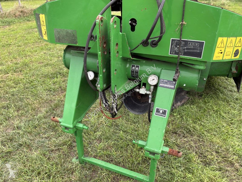 Fenaison John Deere 331