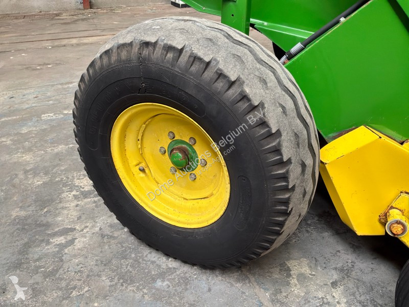 Fenaison John Deere 590