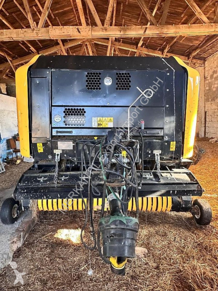 Henificación New Holland BR 6090 / Roll-Bar 125