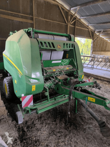John Deere Round baler