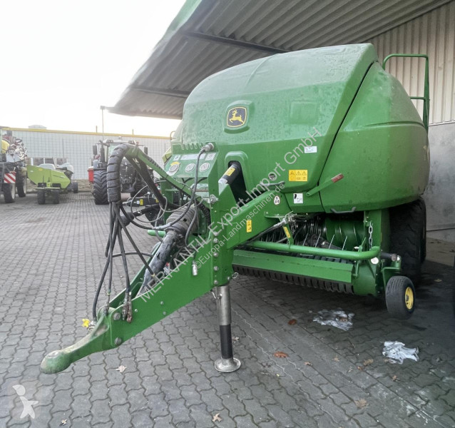 John Deere  L 1534 haymaking