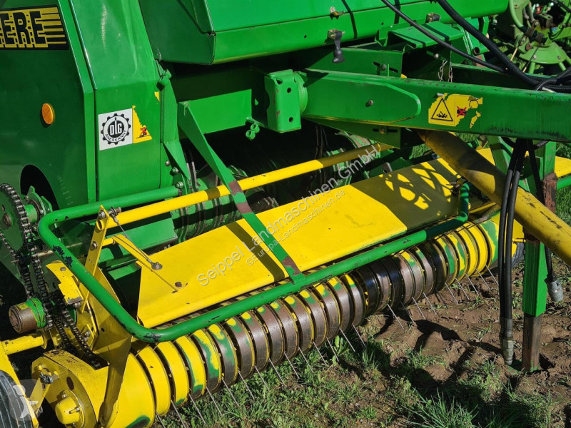 Sianokosy John Deere 590
