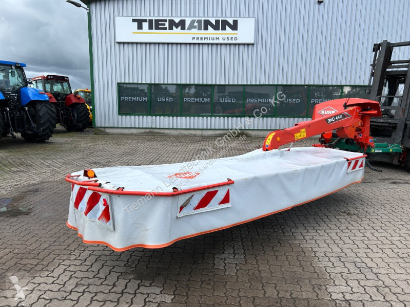 Szénakaszálás Kuhn 4411 FF