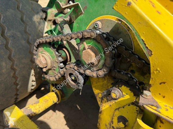 John Deere  580 haymaking