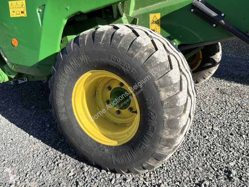 Fenaison John Deere V461M