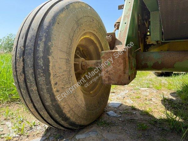 John Deere  540 haymaking