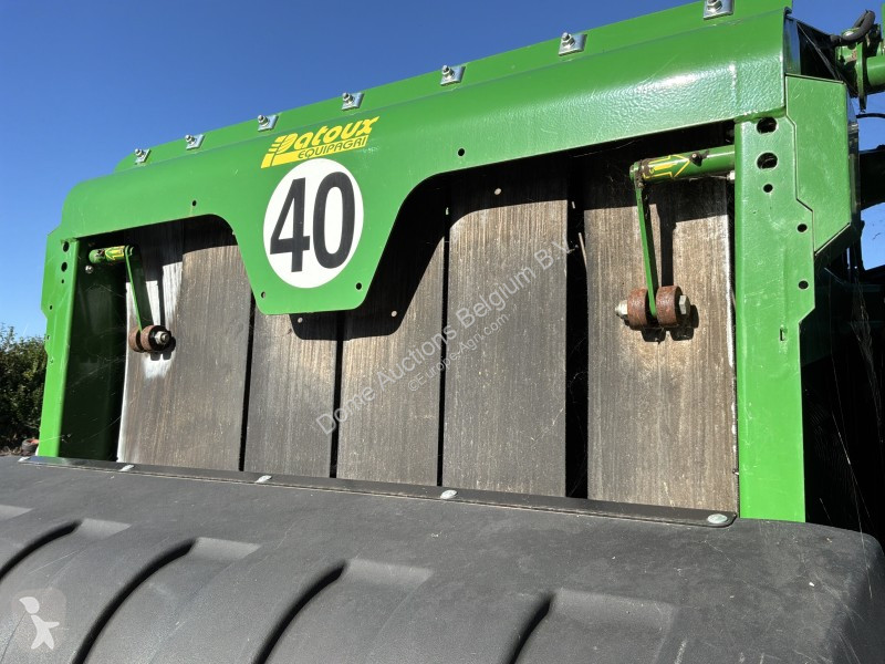 Fenaison John Deere V461M