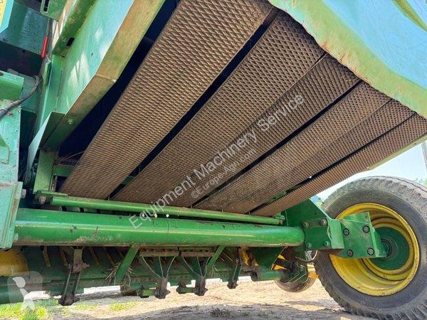 John Deere  580 haymaking
