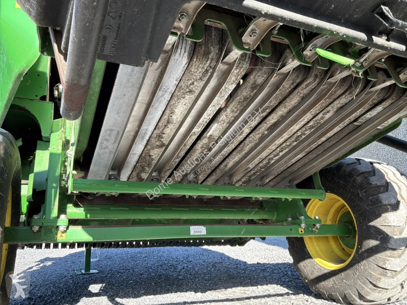 Fenaison John Deere V461M