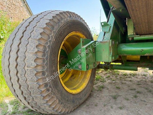 John Deere  580 haymaking
