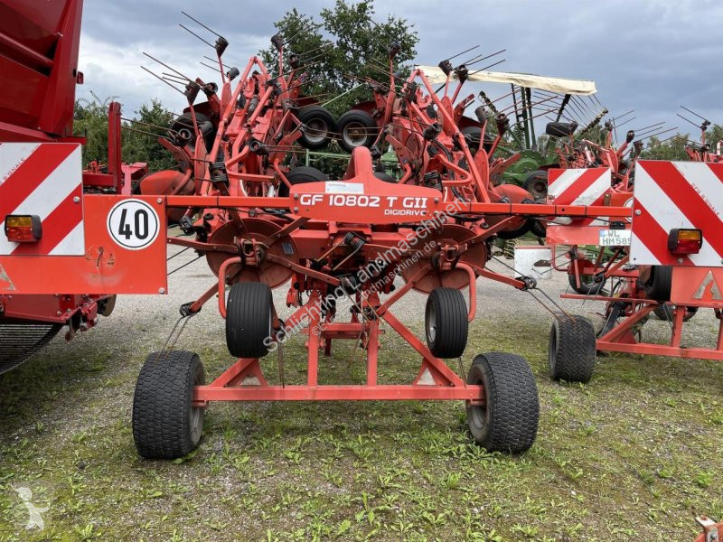 Henificación Kuhn GF10802 TGII aufgesattelt