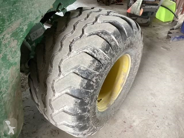 Henificación John Deere V451M