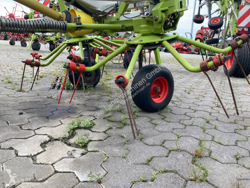 Henificación Claas Volto 800