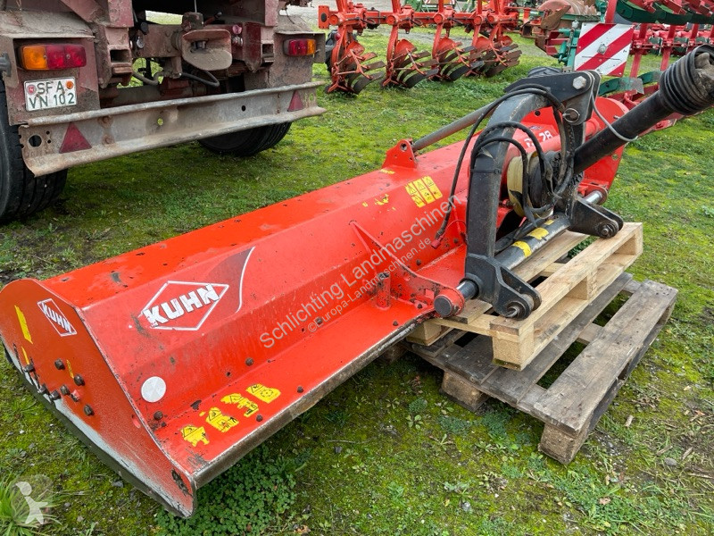 Henificación Kuhn 28 Mulcher