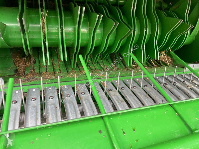 Fenaison John Deere V451M