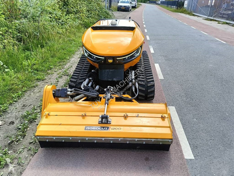 Hooien  Robocut RC56 robot remote maaier mower...