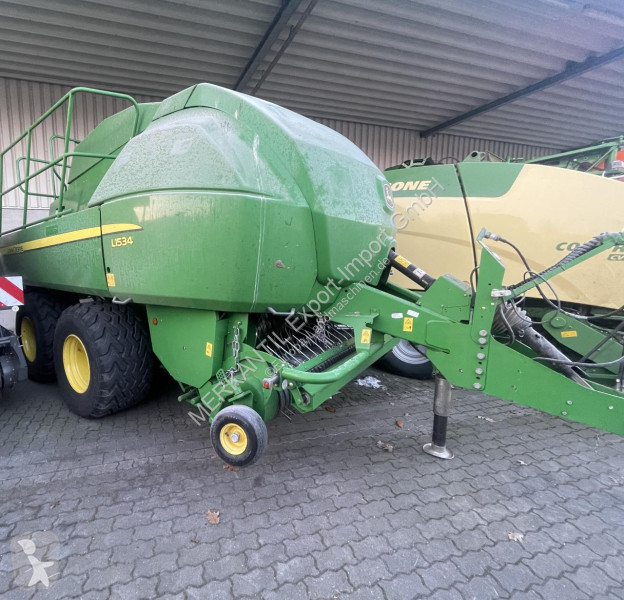 John Deere  L 1534 haymaking