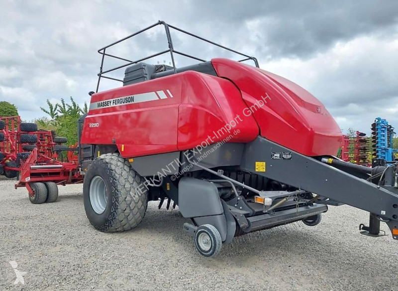 Slåtter Massey Ferguson  2290 mit Pomi-Wagen