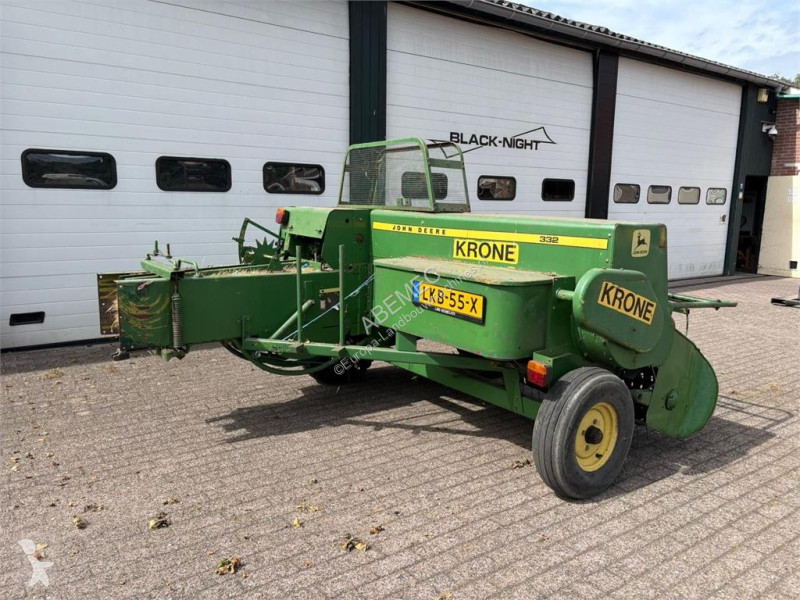 Slåtter John Deere 332 balenpers