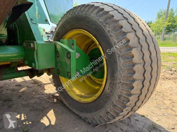 John Deere  580 haymaking