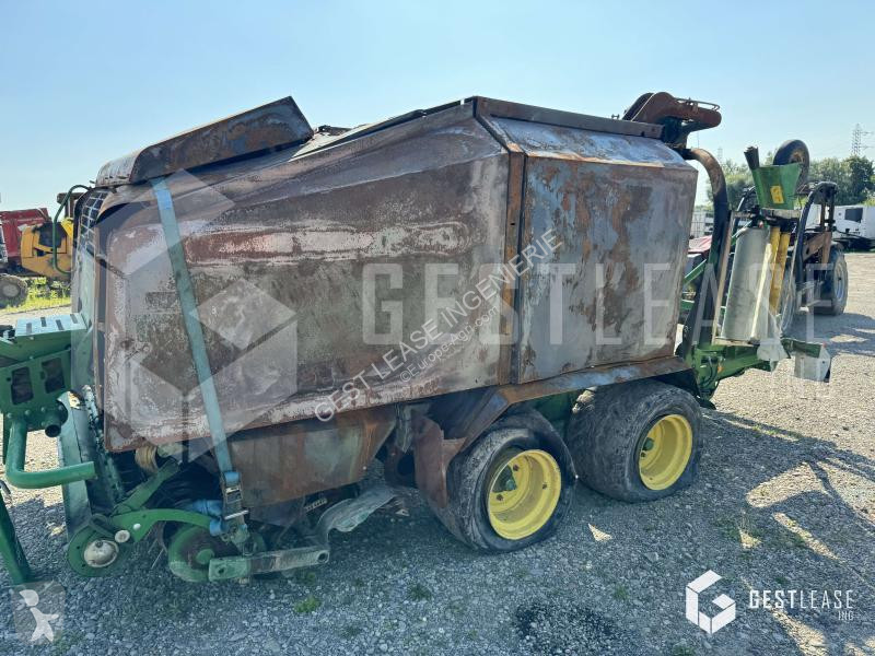 Fenaison John Deere  744