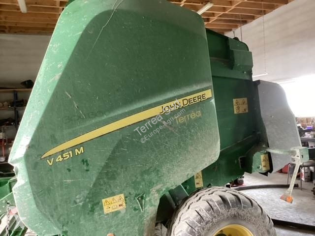 Henificación John Deere V451M