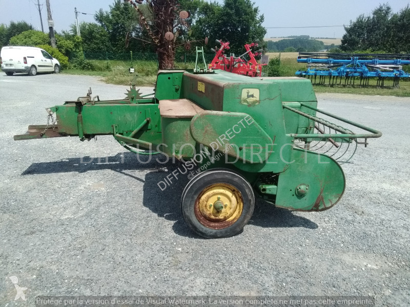 Henificación John Deere PRESSE MOYENNE DENSITE 332