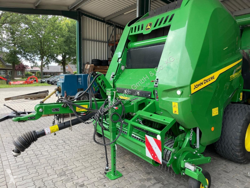 Henificación John Deere V451M