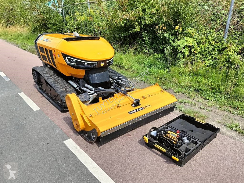 Hooien  Robocut RC56 robot remote maaier mower...