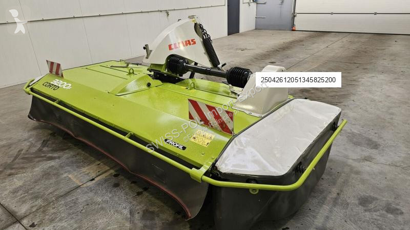 Kosenie lúk a sušenie sena Claas Corto 3200