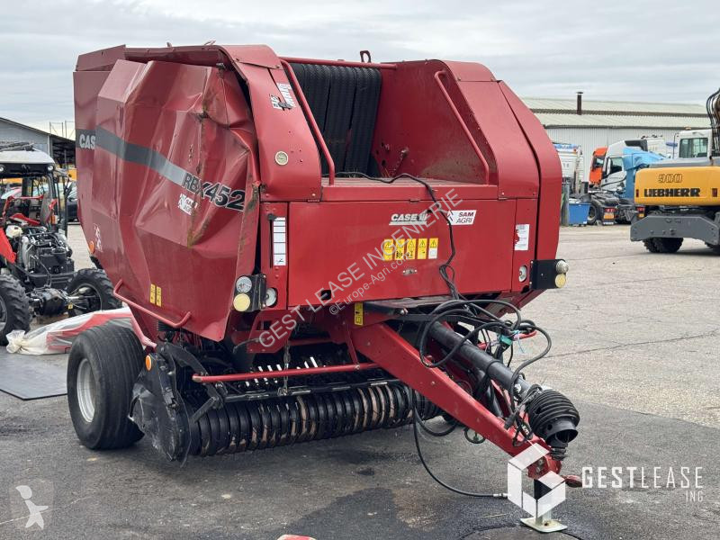 Case IH  RBX 452 haymaking
