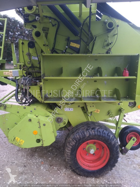 Fienagione Claas PRESSE A BALLES RONDES VARIANT...