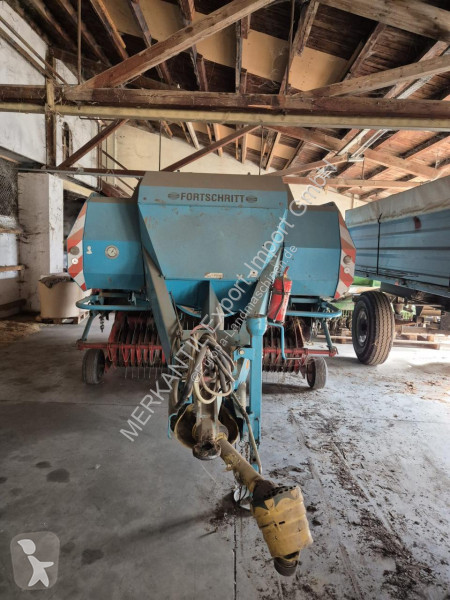 Fortschritt  550 haymaking